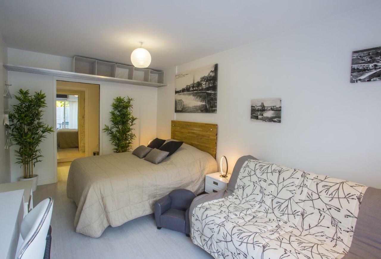 Les Tresors De Lizzie Hotel Coutras ภายนอก รูปภาพ