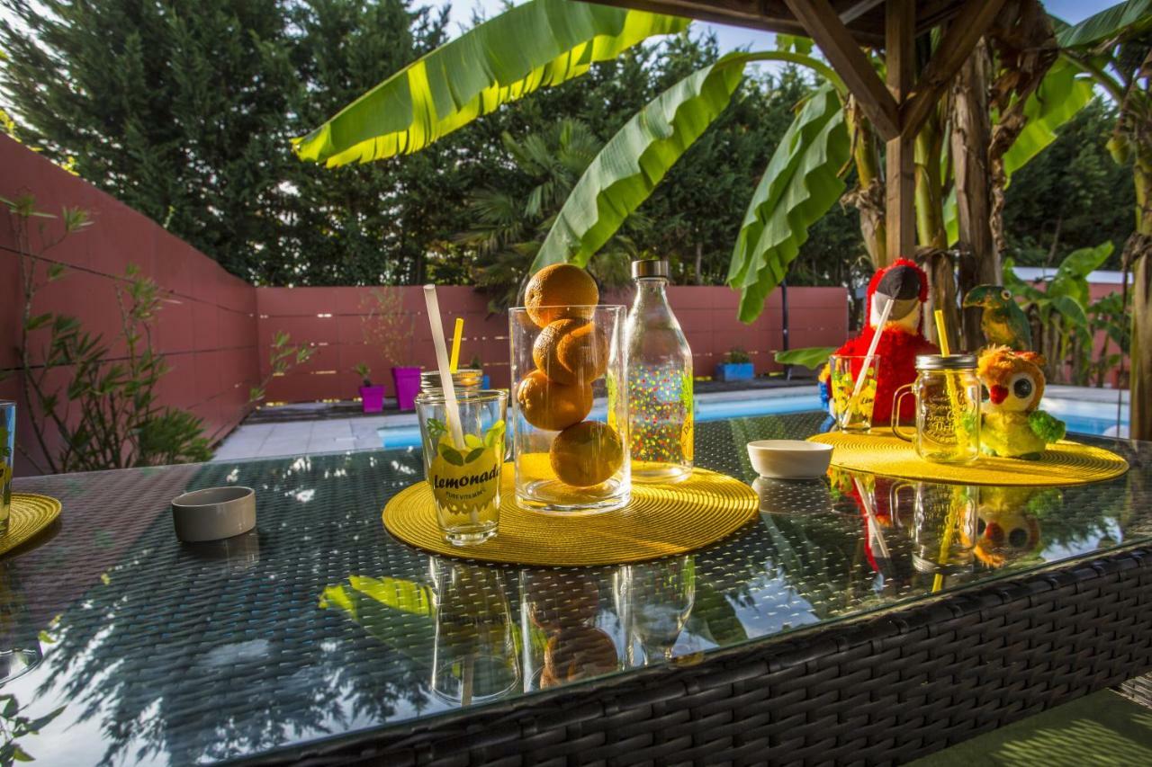 Les Tresors De Lizzie Hotel Coutras ภายนอก รูปภาพ