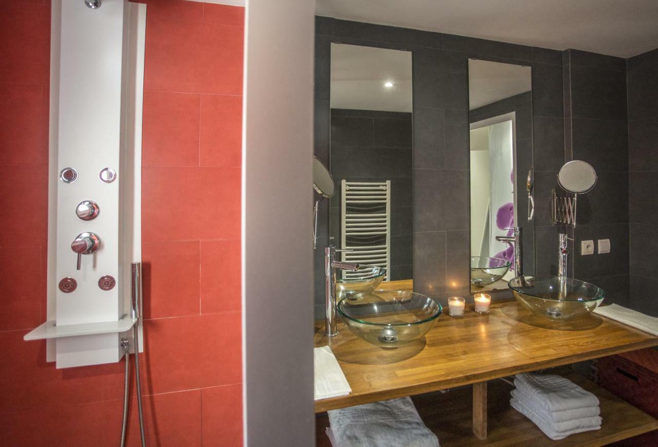 Les Tresors De Lizzie Hotel Coutras ภายนอก รูปภาพ