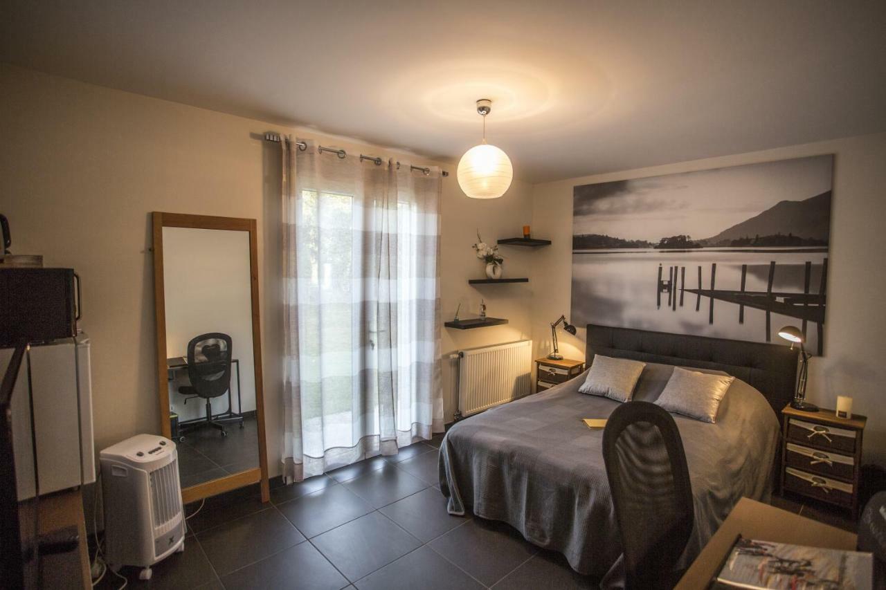 Les Tresors De Lizzie Hotel Coutras ภายนอก รูปภาพ