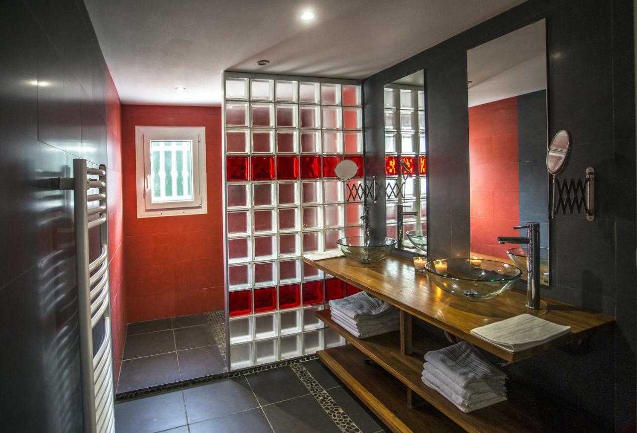 Les Tresors De Lizzie Hotel Coutras ภายนอก รูปภาพ